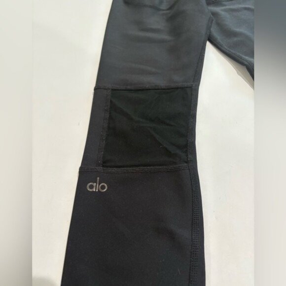 Alo Yoga Airlift Leggings With Mesh Panelling in Black - Picture 3 of 3